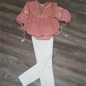 Woman's textured white ankle pants by Saint Tropez sz.6